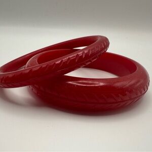 Splendette Red Carved Bangle Bracelet Set